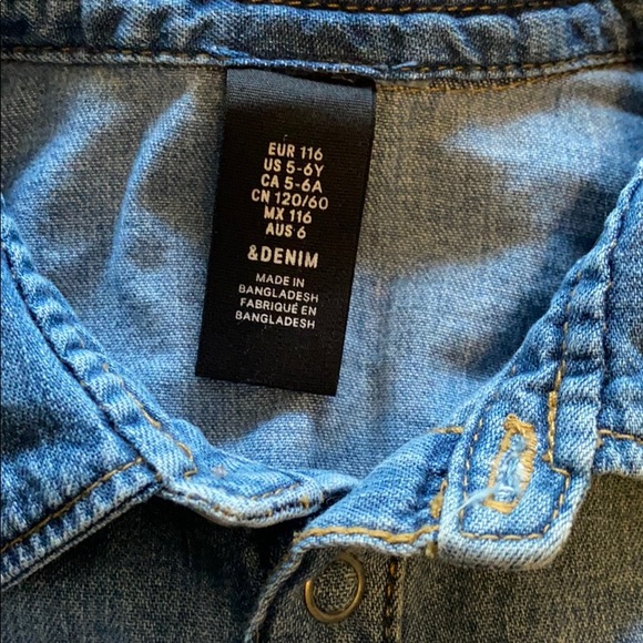 Boys H&M long sleeve denim dress shirt size 5-6 - Picture 2 of 4